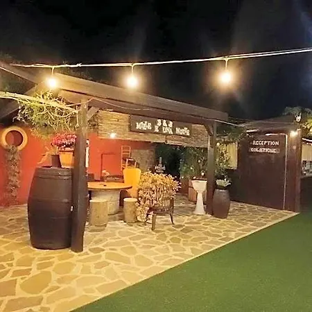 Mille E Notte Oda ve Kahvaltı 3*